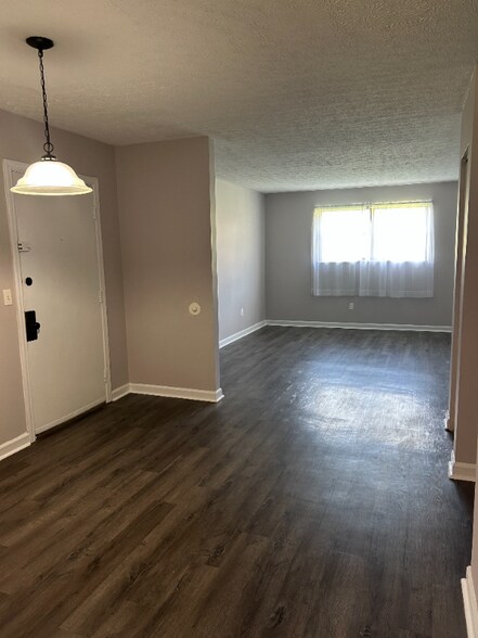 Building Photo - 120 Skyline Dr