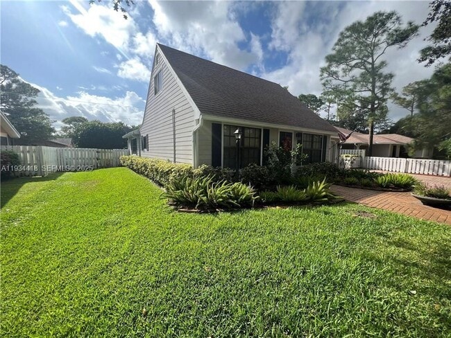 Building Photo - 5068 Beechwood Rd