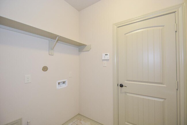 Building Photo - 2414 Argos Dr