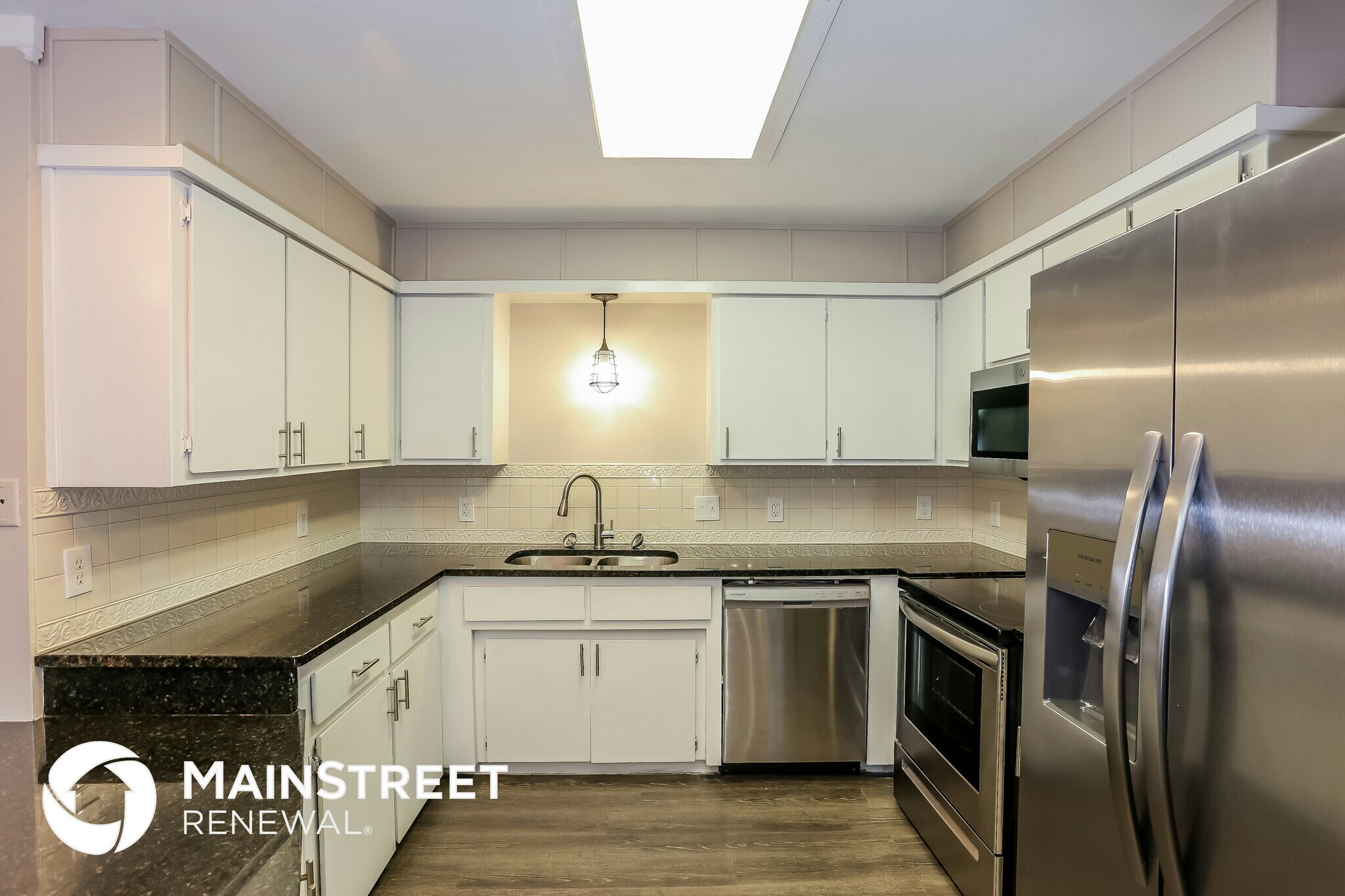 Building Photo - 1600 E Bankhead Dr