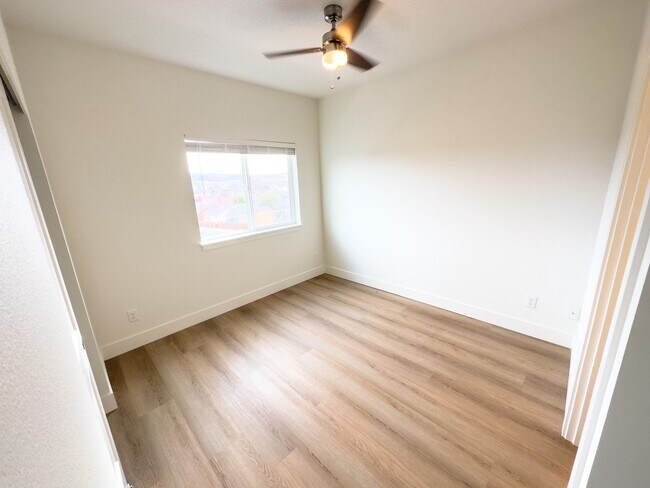 Building Photo - Welcome to Sun Drive Townhomes!