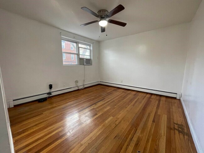Building Photo - 420 Wayne St