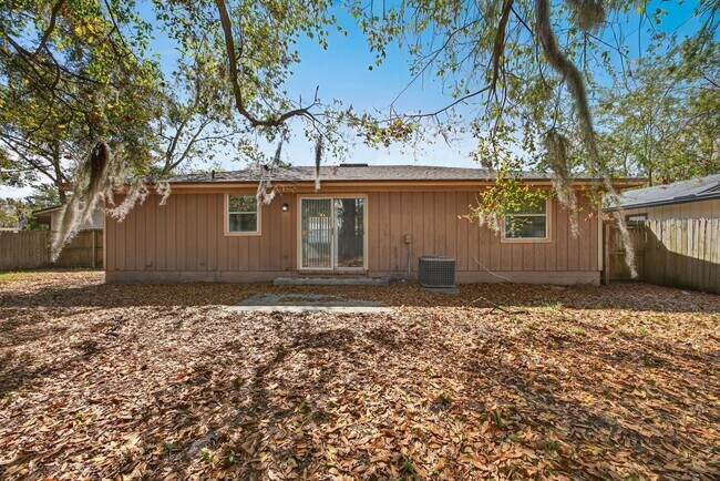 Building Photo - Nice family home!