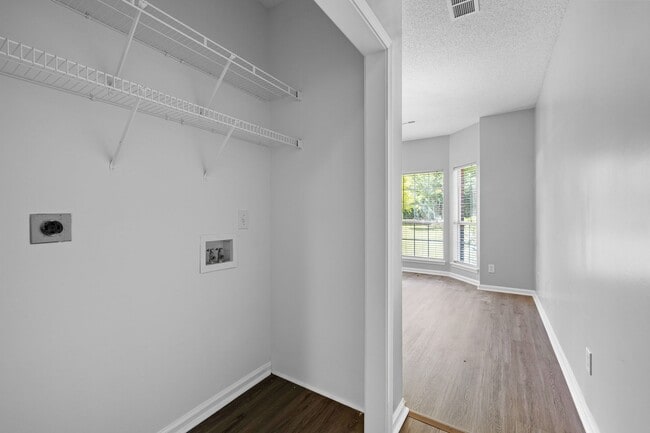 Building Photo - Updated 4BR Home in Northgate District with Huge Back Deck