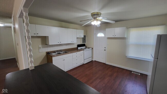 Building Photo - 7810 Cullen Dr