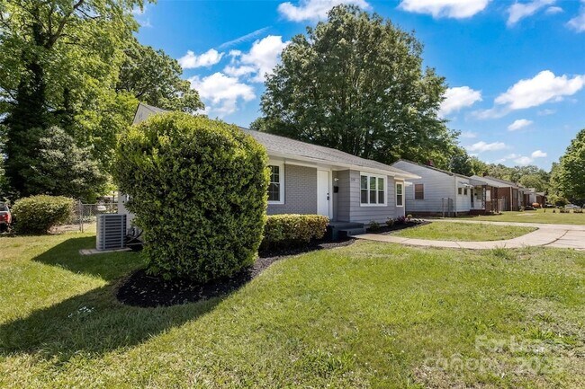 Building Photo - 2237 Ashley Rd