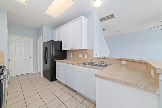 Building Photo - 8734 Rainglen Ln