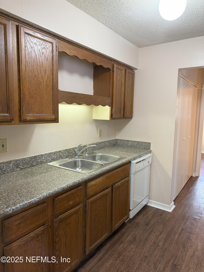 Building Photo - 460 Crabapple Ct