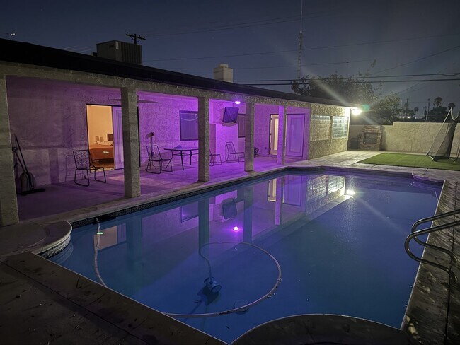 Building Photo - Paradise Palms – No neighbors behind you –...