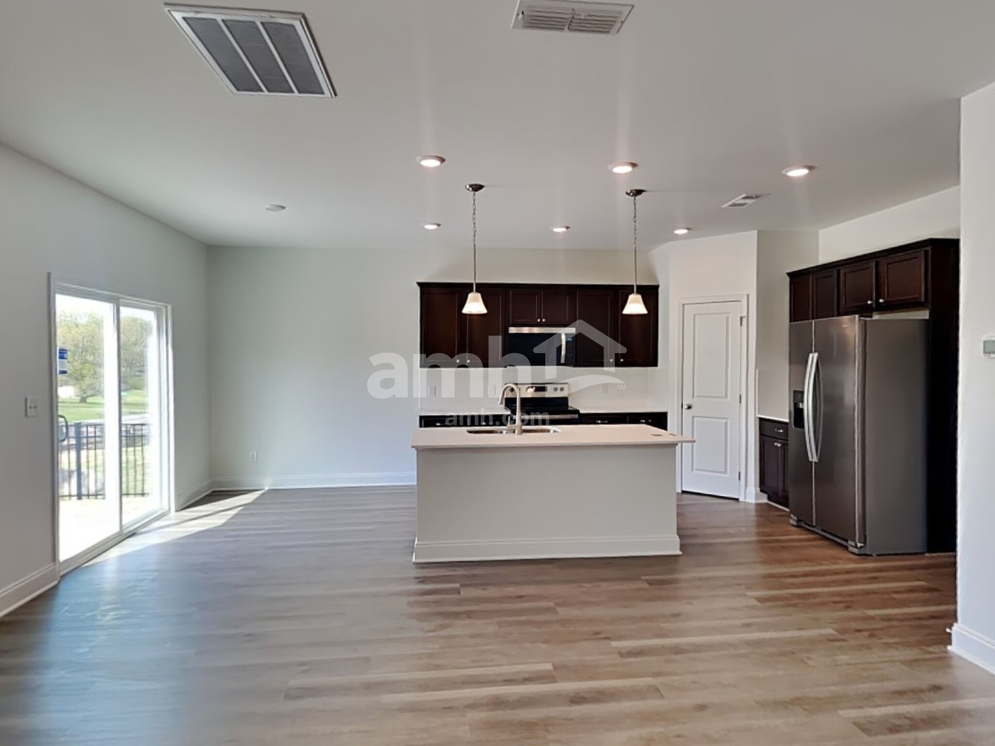 Building Photo - 2108 Williamshire Ln