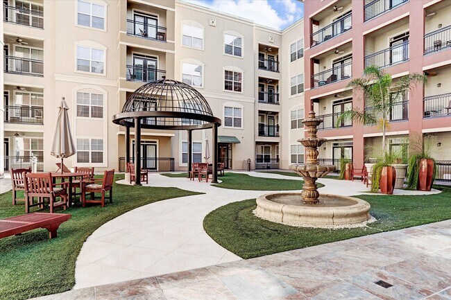 Building Photo - 1711 Old Spanish Trl