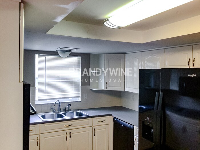 Building Photo - 7755 Tanglewood Dr