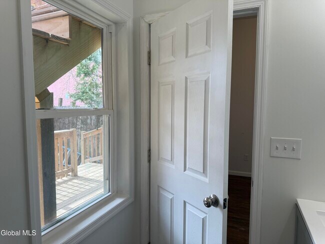 Building Photo - 346 Madison Ave