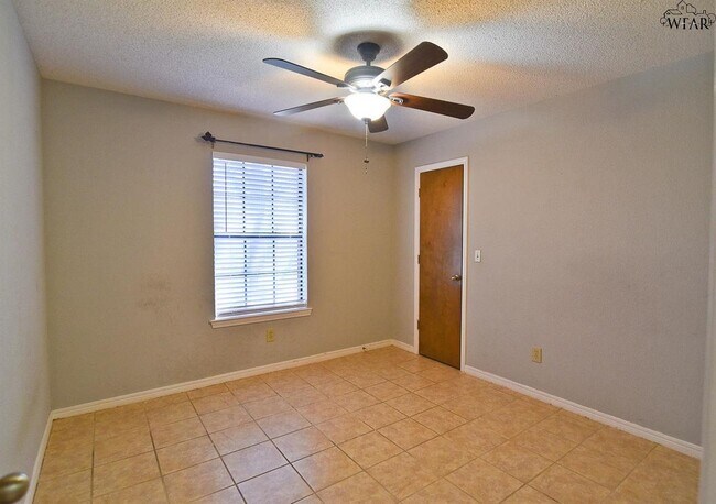 Building Photo - 4618 Sabota Ave