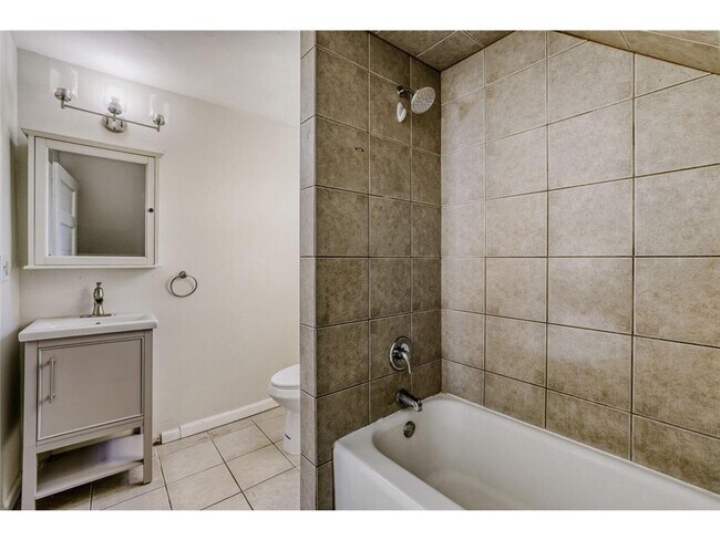 Building Photo - 2939 Russell Ave N