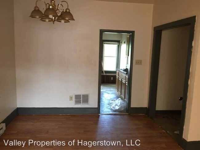 Building Photo - 3 br, 2.5 bath House - 117 N Spring St