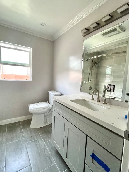 Building Photo - 15535 Saranac Dr