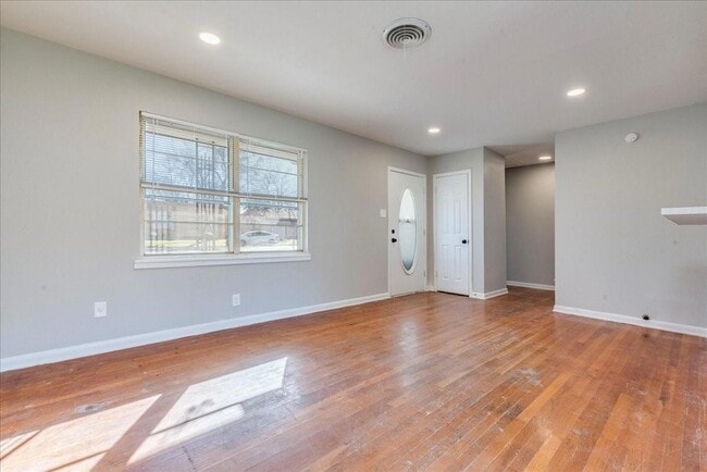 Building Photo - 704 S 3rd St