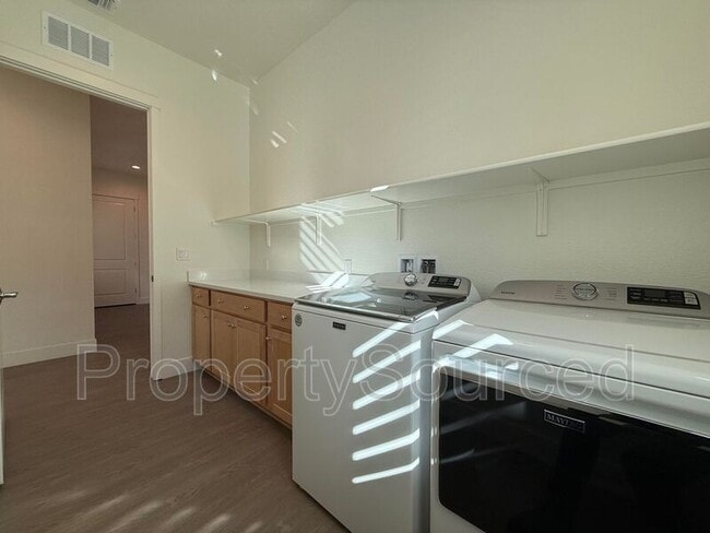 Building Photo - 1136 Crescent Ave