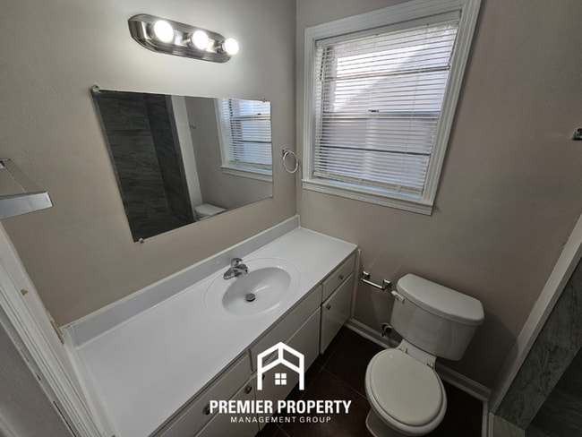 Building Photo - 2942 S.Mendenhall Road