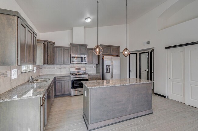 Building Photo - RECENTLY BUILT MODERN EASTSIDE HOME