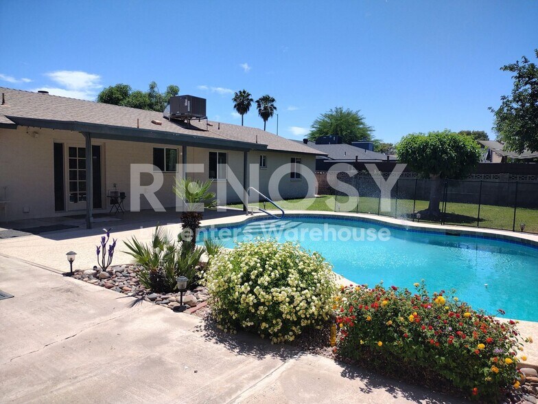 Building Photo - 2124 N Lazona Dr