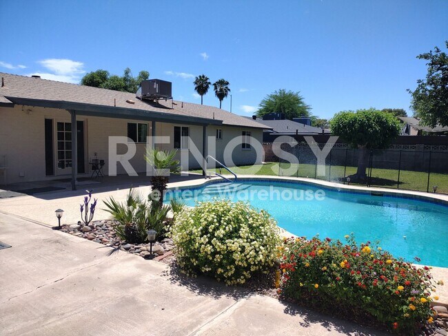 Building Photo - Ideal 3 Br+Den 2 Ba 2 Car Garage Home with Pool Near Loop 202 and Gilbert Rd in Mesa