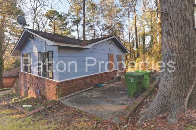 Building Photo - Barony Home