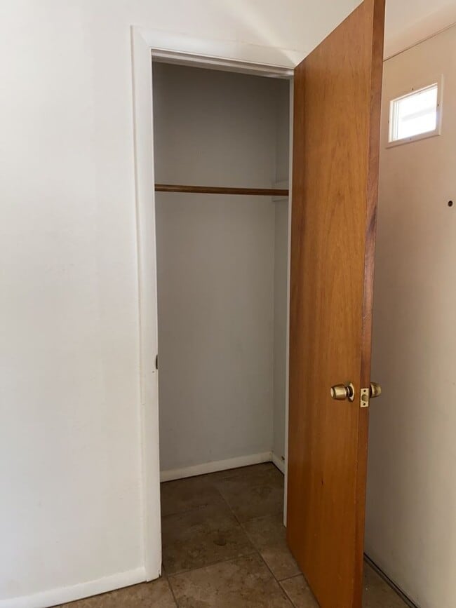 Building Photo - STUDENTS WELCOME! Sprawling Ranch Home w/ Large Fenced Yard