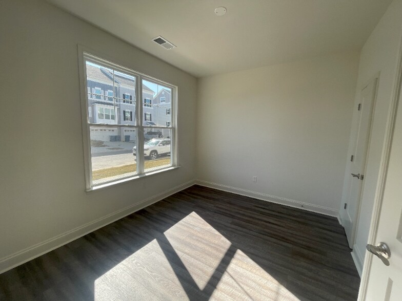 Building Photo - 247 Jessica Lyn Ave