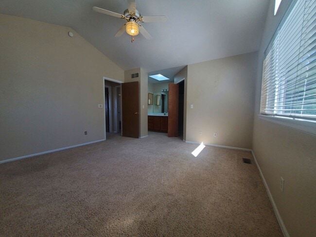 Building Photo - 3 Bedroom Home w Extra Room and 2 Car Garage in Stratford Lakes!