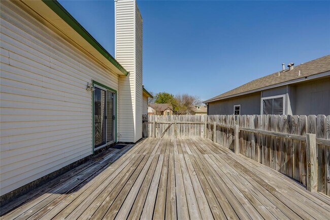 Building Photo - 2007 Castle View Dr