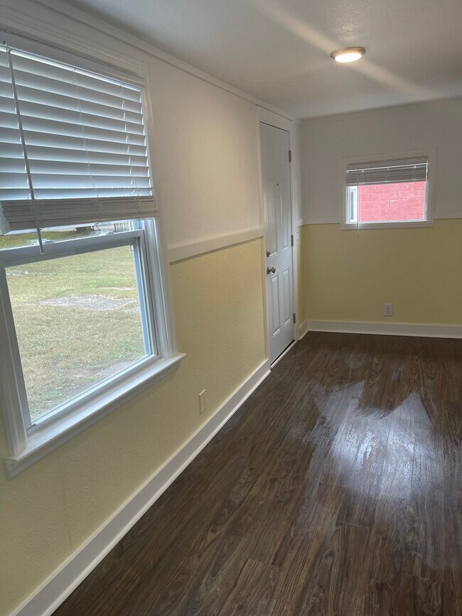 Building Photo - 1805 Heiman St