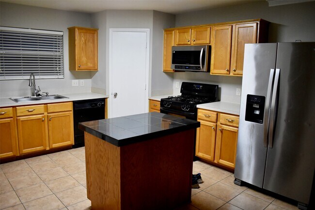Building Photo - 410 Laurel Sage Dr
