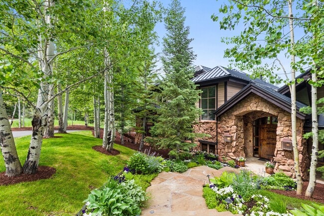 Building Photo - 353 Pfister Dr