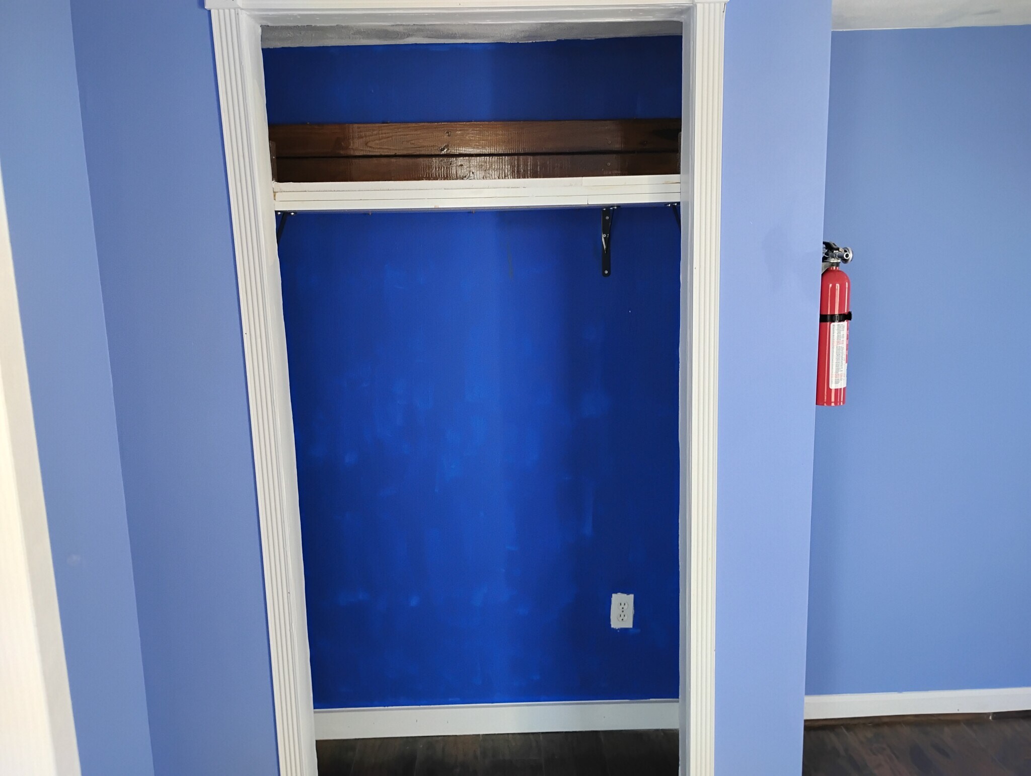 Building Photo - 213 Pleasant St