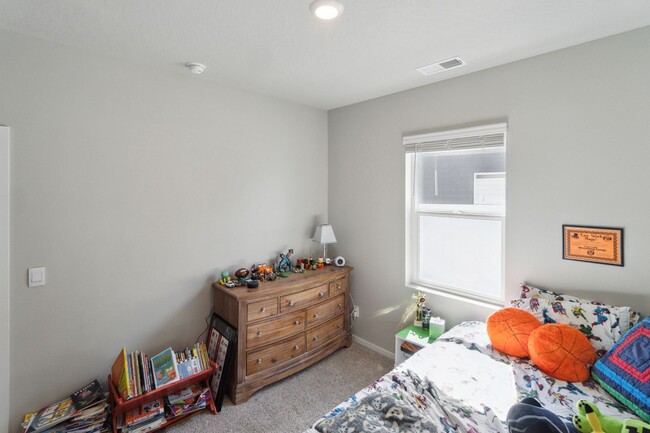 Building Photo - 4 Bed 2 Bath Single Family Home in Cheney!!