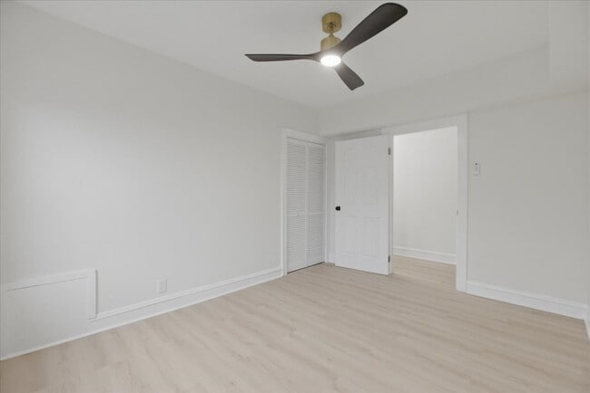 Building Photo - 4004 N Bell Ave