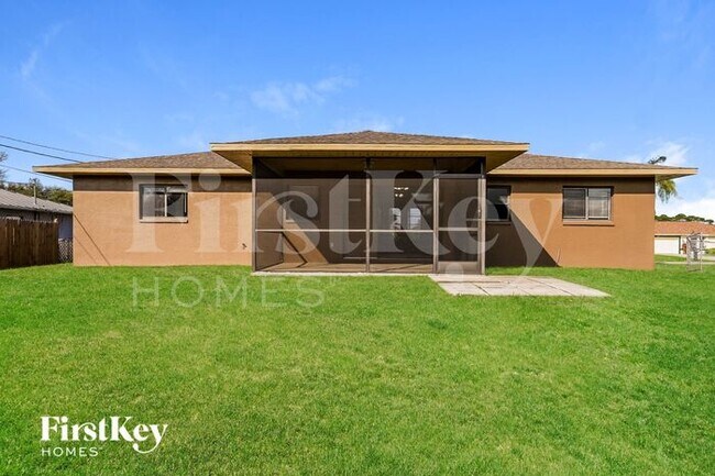 Building Photo - 241 SE 1st Ave