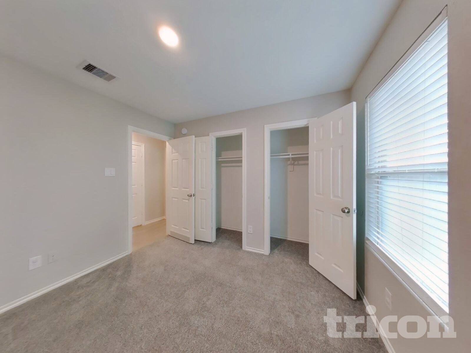 Building Photo - 11151 N Lake Mist Ln