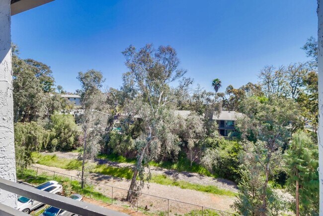 Building Photo - Beautifully renovated and located in the h...
