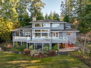 Building Photo - Beautiful Custom Home Overlooking Sequim Bay