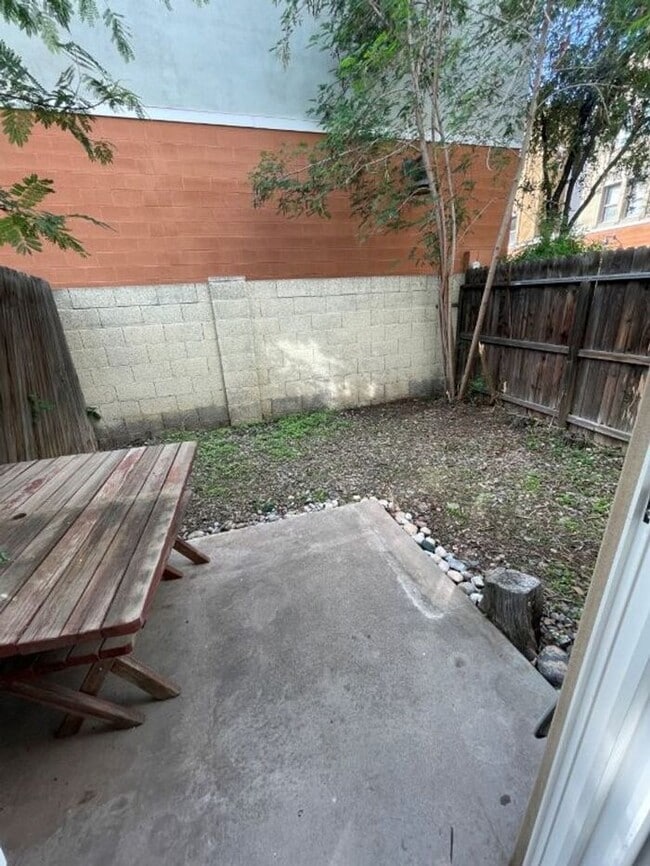 Building Photo - 544 S Wilson St