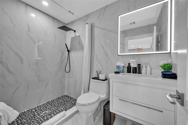 Building Photo - 2323 Delmar Pl