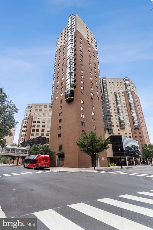 Building Photo - 900 N Stafford St
