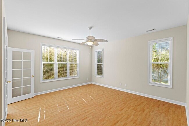 Building Photo - 124 Azalea Dr