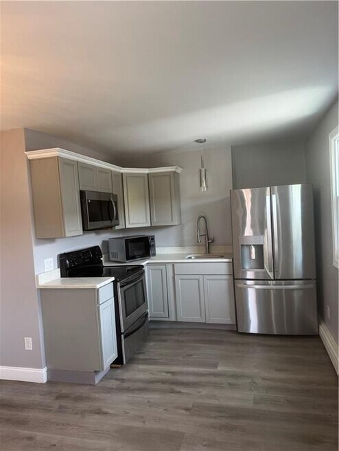 Building Photo - 69 Silver Lake Ave