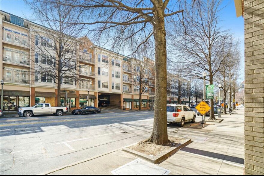 Building Photo - 230 E Ponce de Leon Ave