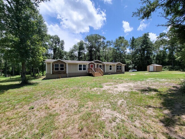 Building Photo - Cozy and Adorable home 4 bedroom 2 bath ho...