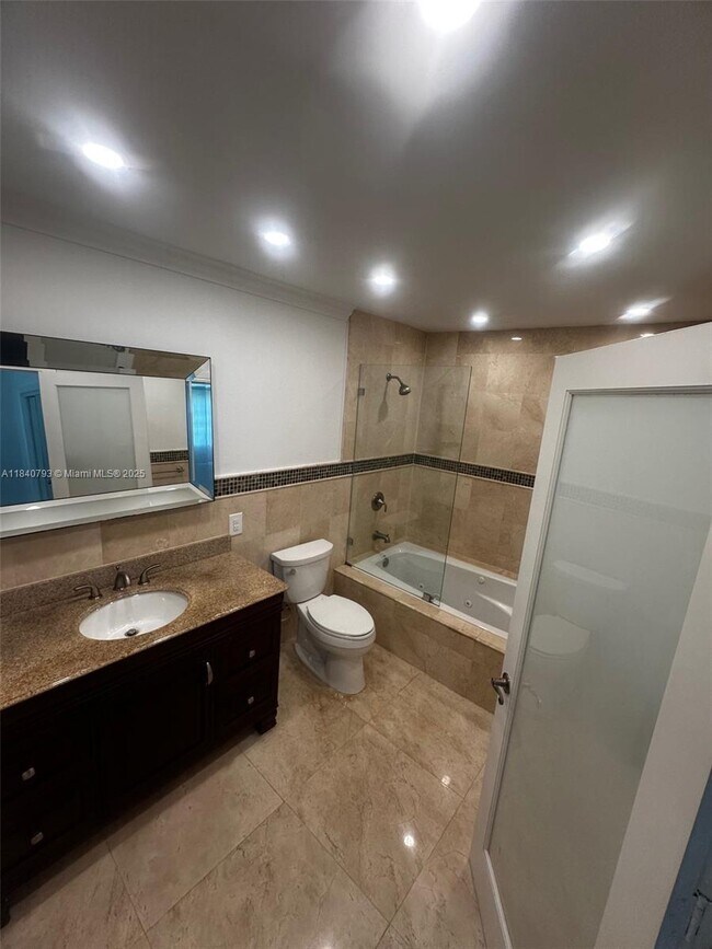 Building Photo - 3 bedroom in Hollywood FL 33021